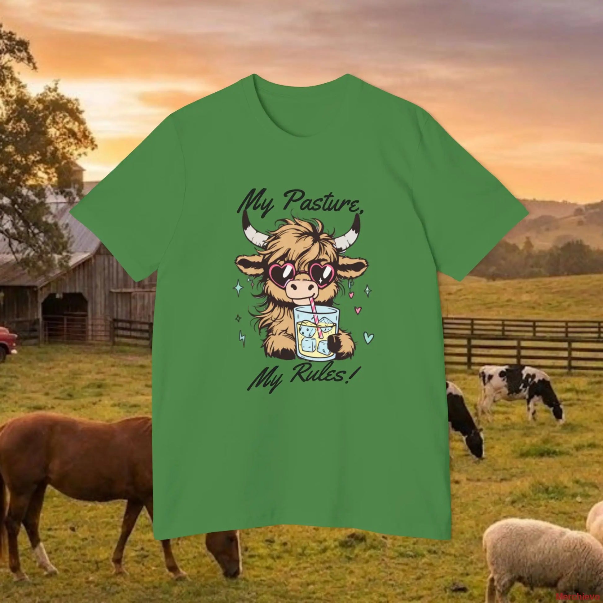 The ’Pasture Prince’ Highland Cow Tee Leaf / L T-Shirt